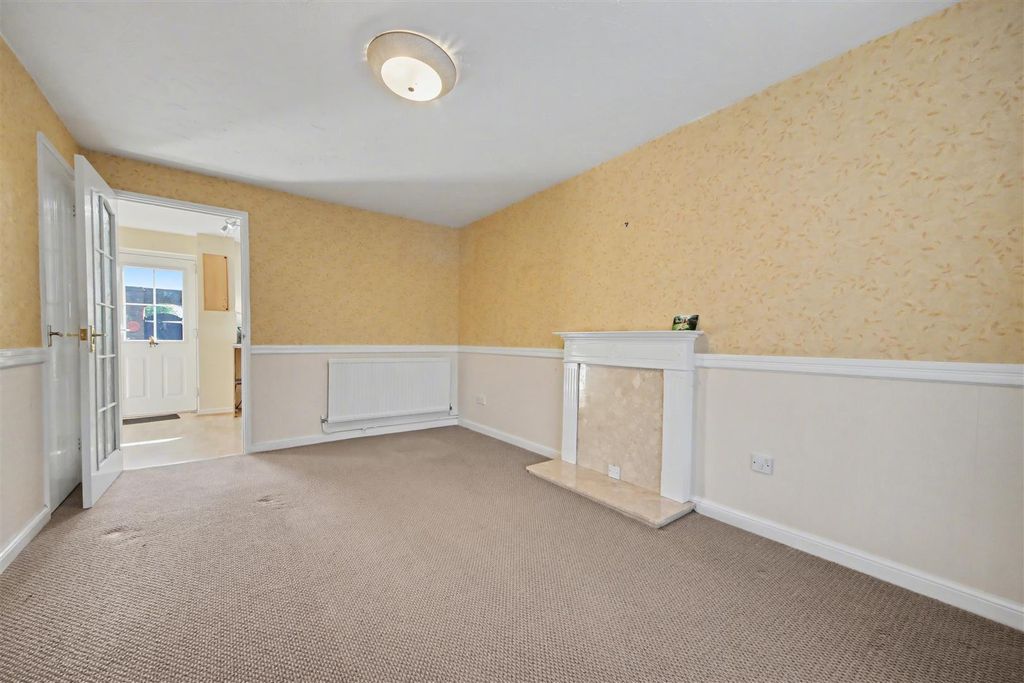 Property photo 3 of 11 Lounge.Jpg