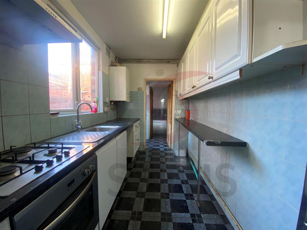 Property photo 2 of 11 Kitchen