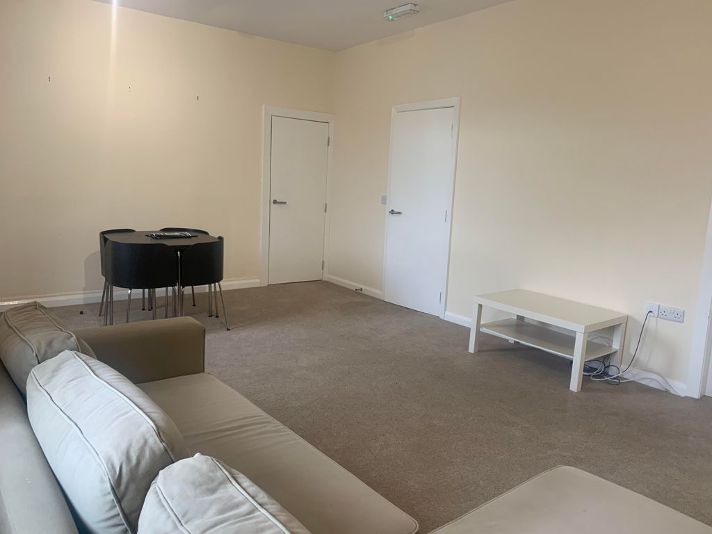 Property photo 3 of 11 Living Room