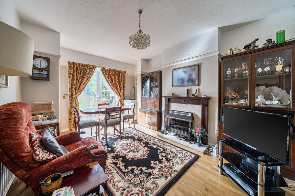 Property photo 3 of 17 Reception