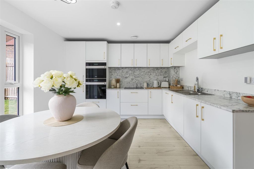 Property photo 3 of 25