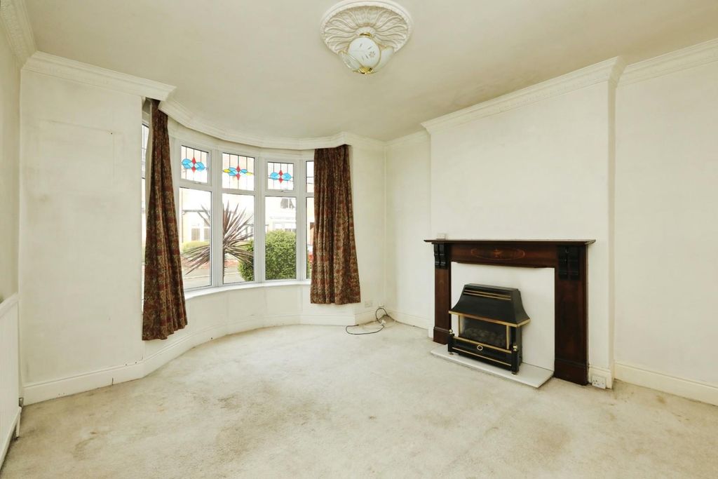 Property photo 2 of 20 Living Room