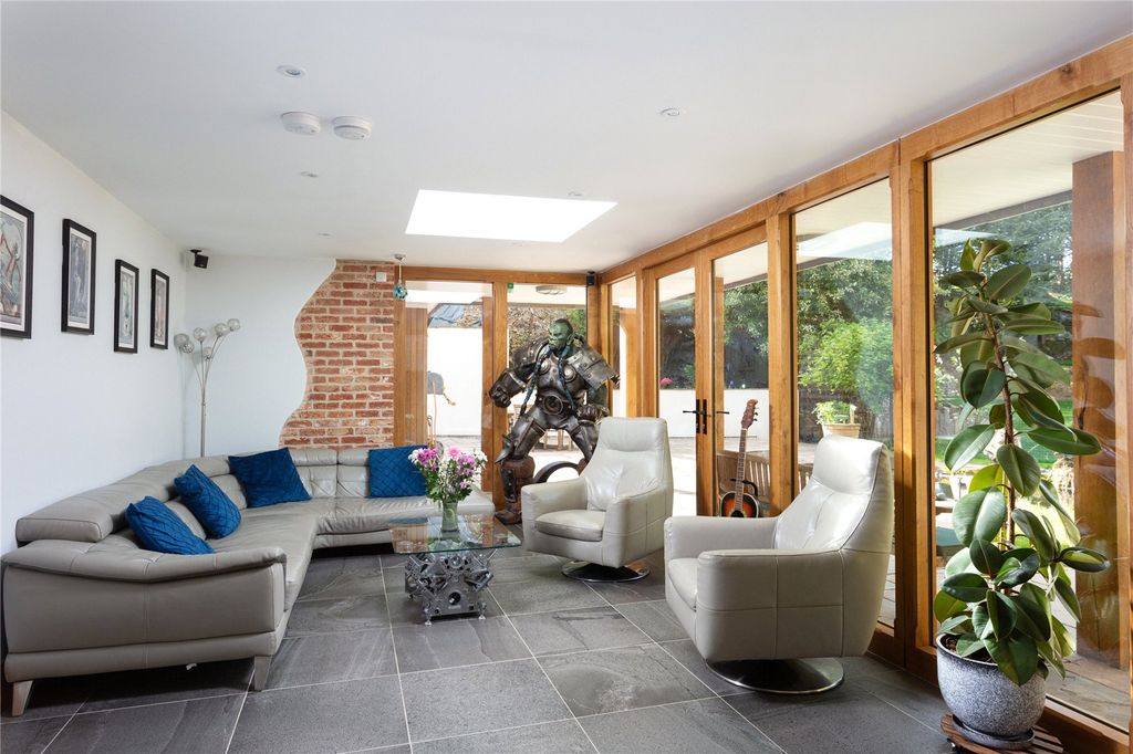 Property photo 3 of 26 Garden Room