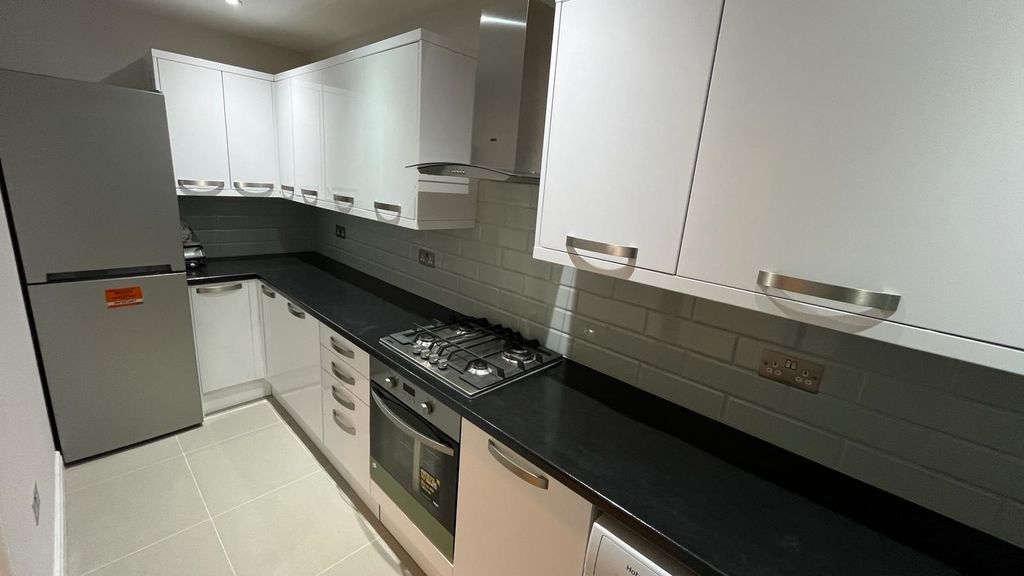 Property photo 1 of 5 3 Bedroom 2 Bathroom End Of Terrace House In Heston
