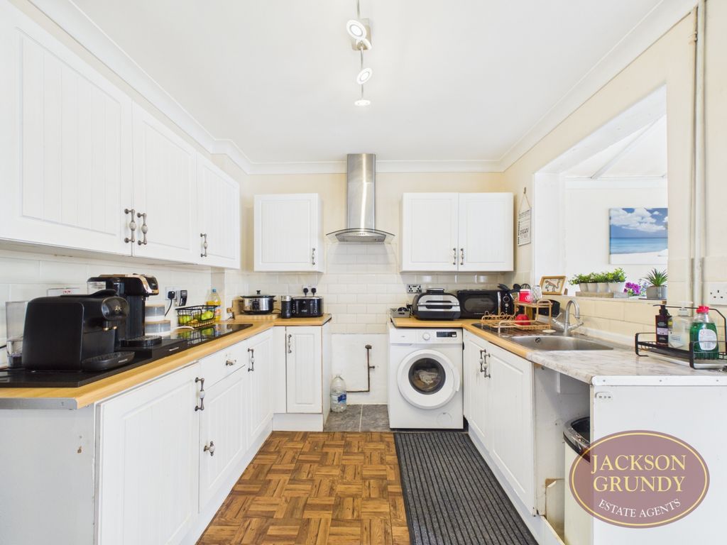 Property photo 3 of 18 Courteenhall Road