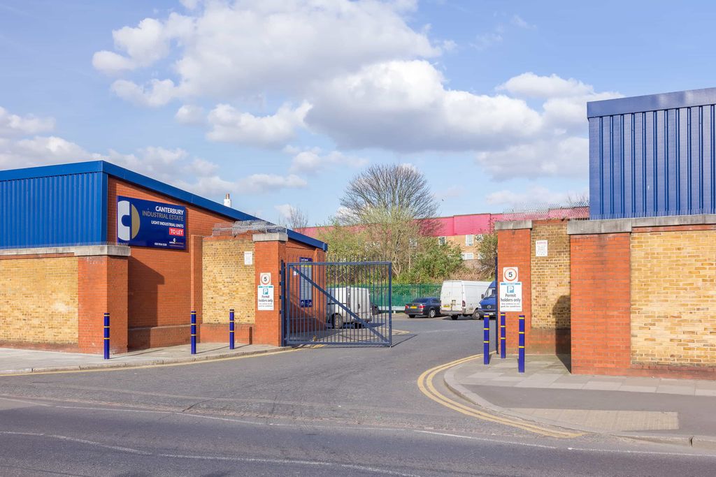 Property photo 3 of 4