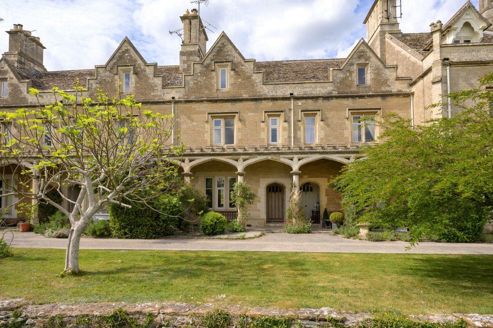 Property photo 2 of 17 4 Edwards College
