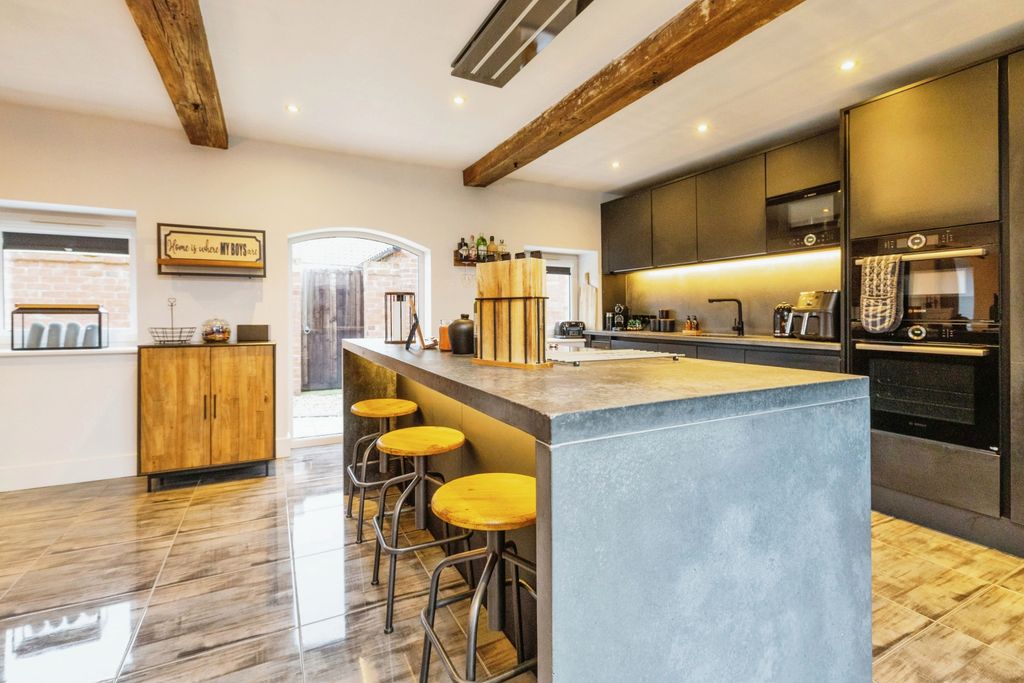 Property photo 3 of 22 Kitchen/Diner