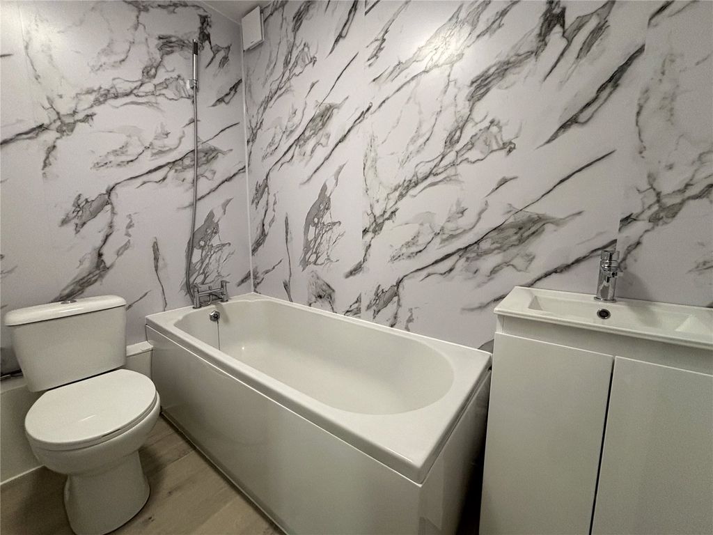 Property photo 2 of 8 Picture No. 12