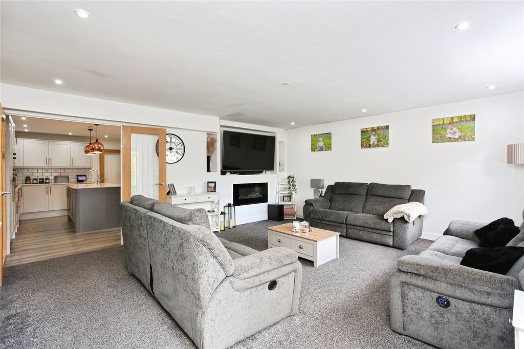 Property photo 2 of 17 Picture No. 13