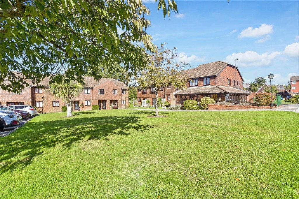 Property photo 2 of 10 Communal Gardens