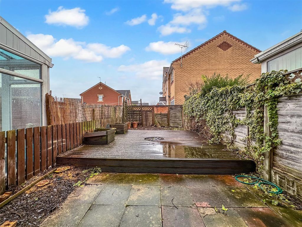 Property photo 3 of 13 Rear Garden 815