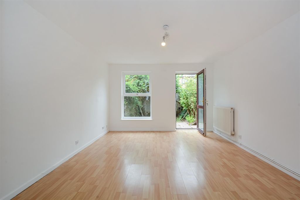 Property photo 2 of 15 Reception