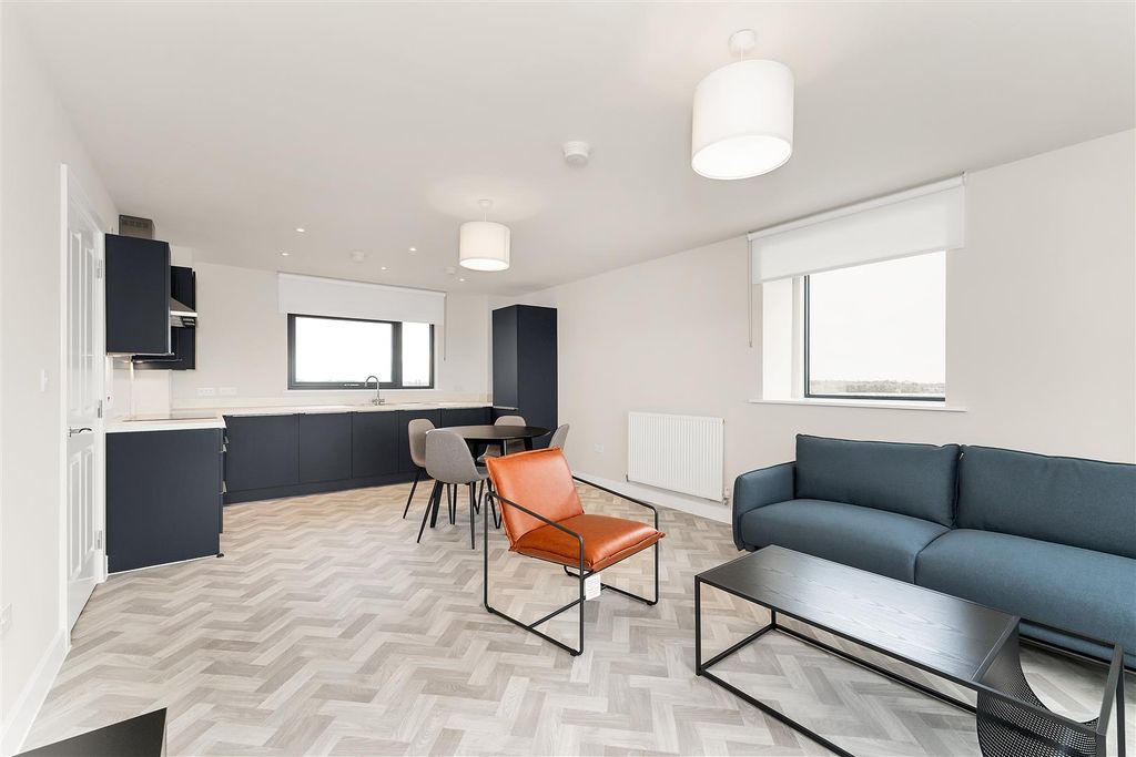 Property photo 2 of 12 15 Evolution Court, Darwin Green, Cambridge (4).Jp
