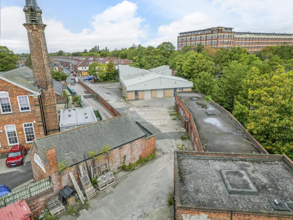 Property photo 3 of 11 Exterior