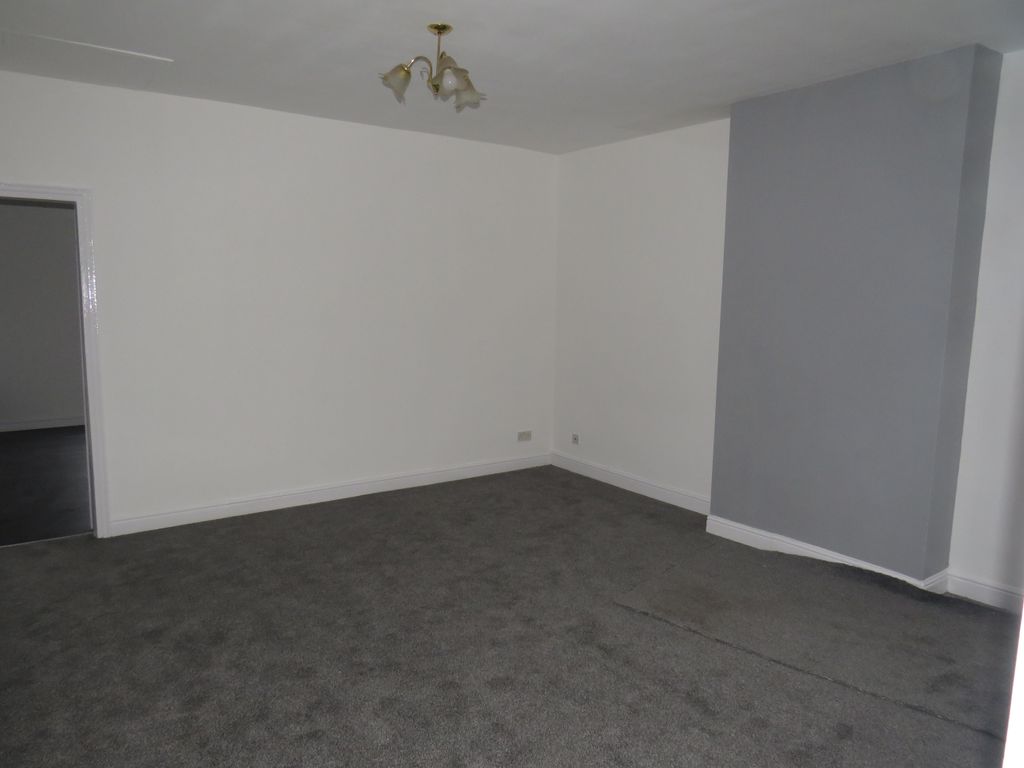 Property photo 1 of 7 Living Room