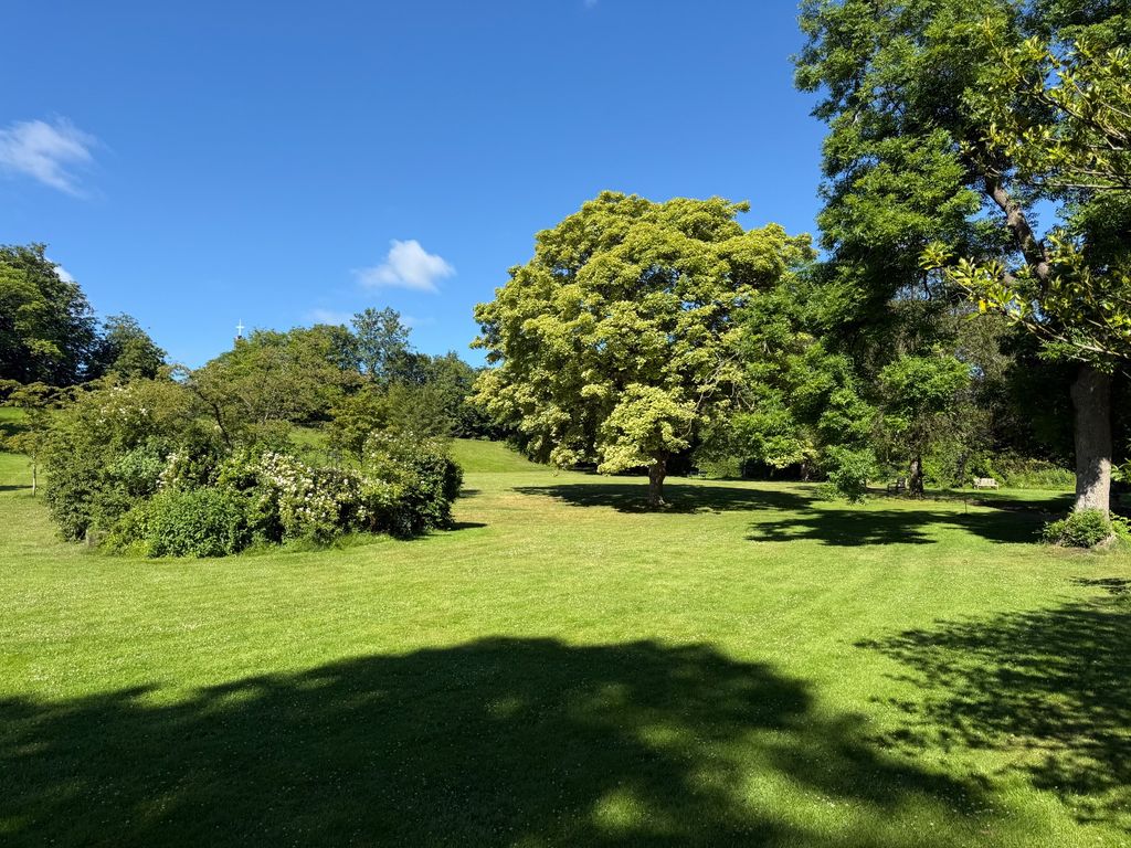 Property photo 2 of 26