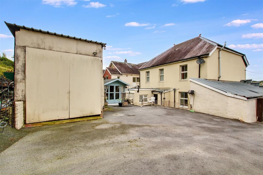 Property photo 3 of 25 Rear Workshop