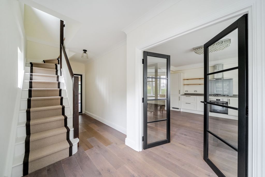 Property photo 3 of 19 1388788-15-694406...