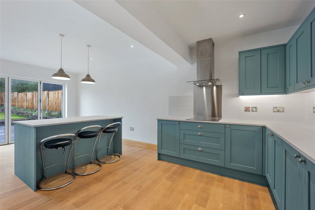 Property photo 2 of 28 Kitchen/Dining