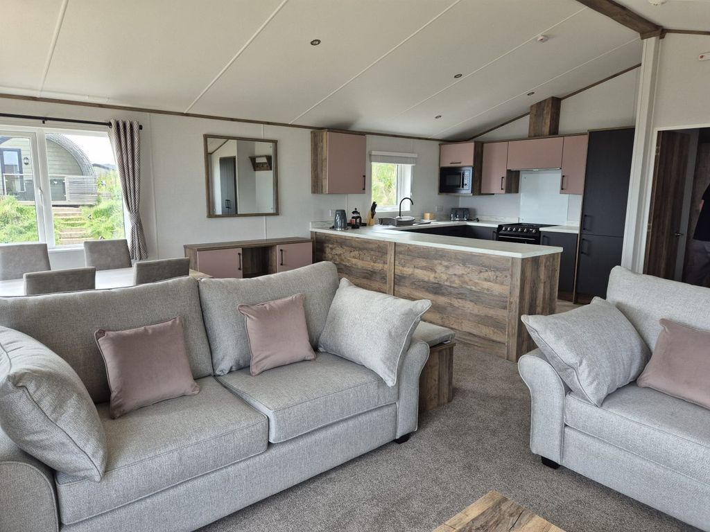 Property photo 1 of 7 Boston 3