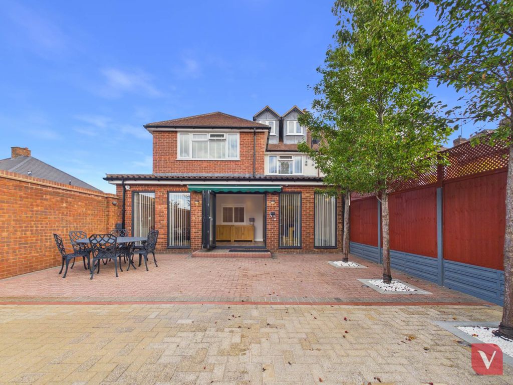 Property photo 2 of 31