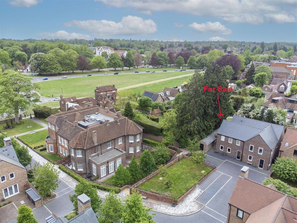 Property photo 1 of 12 Gibbs-Close-01-Arrow.Jpg