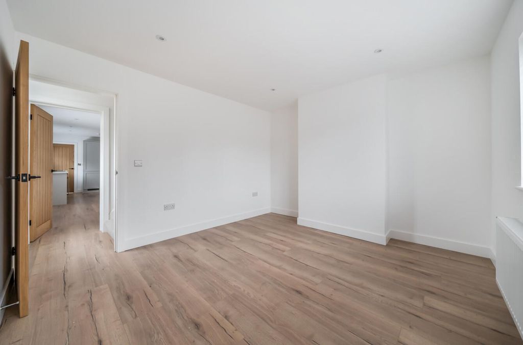 Property photo 2 of 19 1394293-12-6942A7753Aded.Jpg