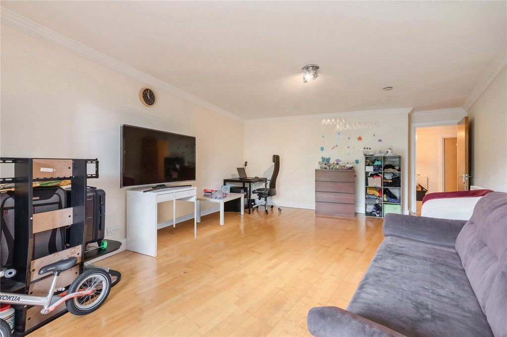 Property photo 2 of 12