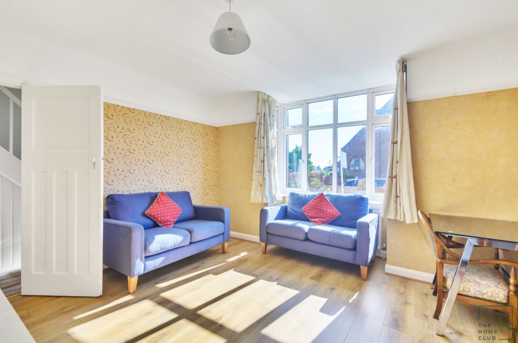 Property photo 3 of 16 d96De20d-6c63-4169-Af49-63c2Fae29F88