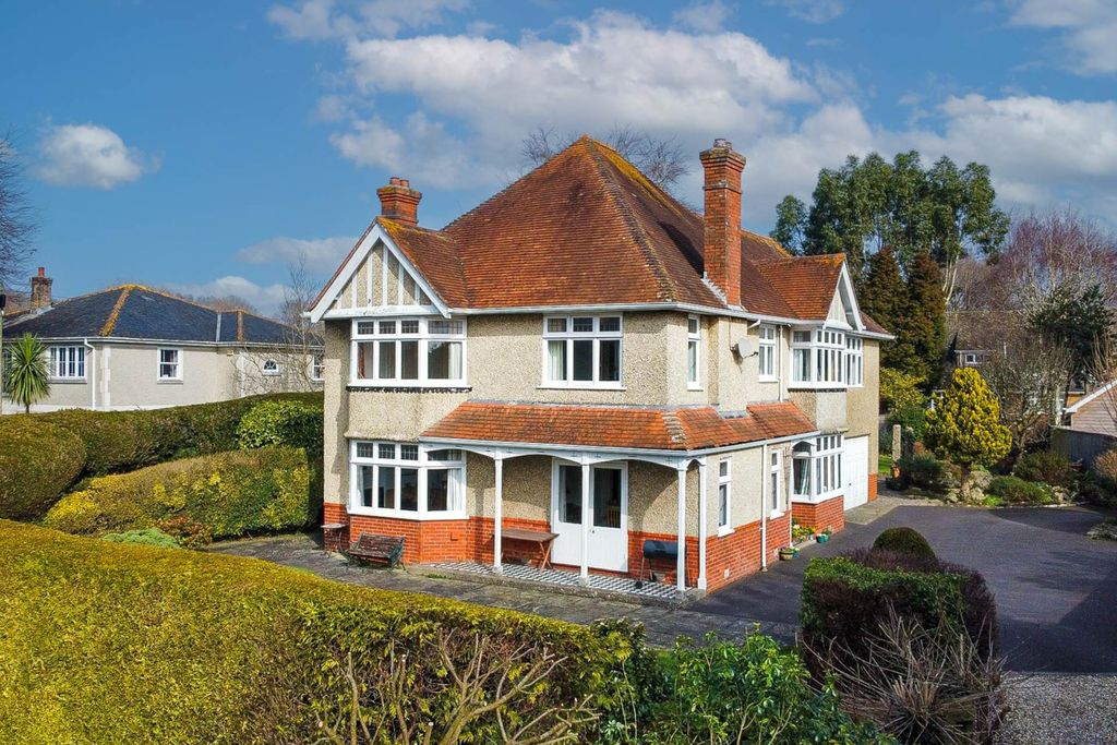 Property photo 1 of 24