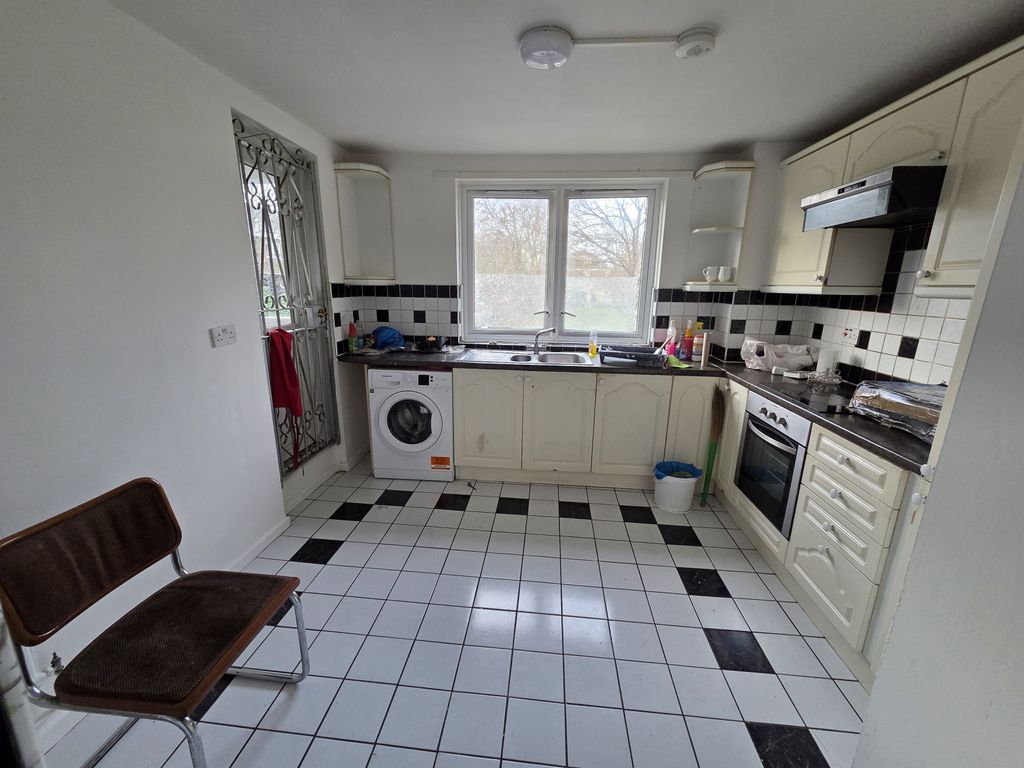 Property photo 3 of 12 Gallery