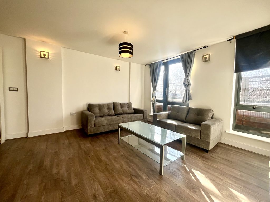 Property photo 3 of 13 Lounge