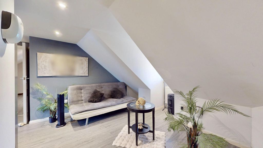 Property photo 1 of 18 992B-Eastern-Avenue-10132025_161400.Jpeg