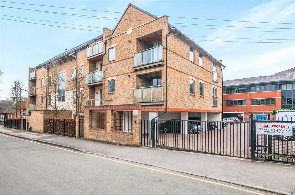 Property photo 1 of 8 ce6541Ff-Ea5A-4702-B