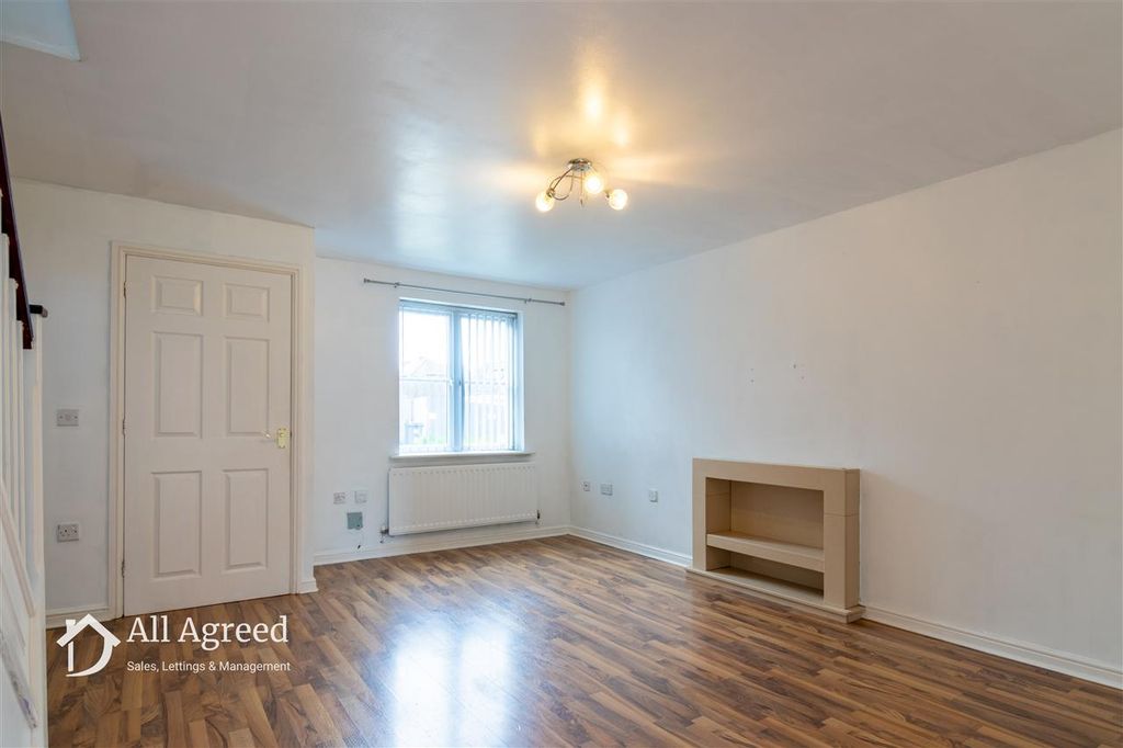 Property photo 3 of 14 Lounge