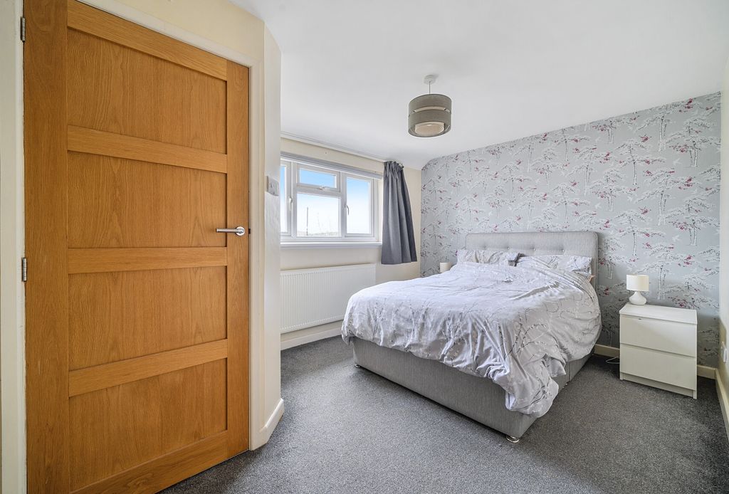 Property photo 3 of 16 1393385-12-69441F...