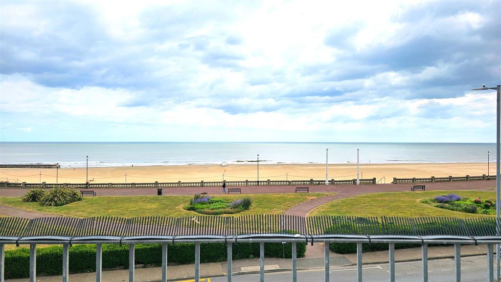 Property photo 2 of 22 Sea View