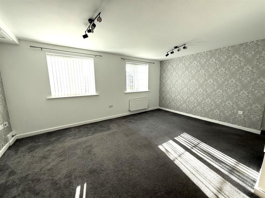 Property photo 3 of 10 2Ghc 2.Jpeg