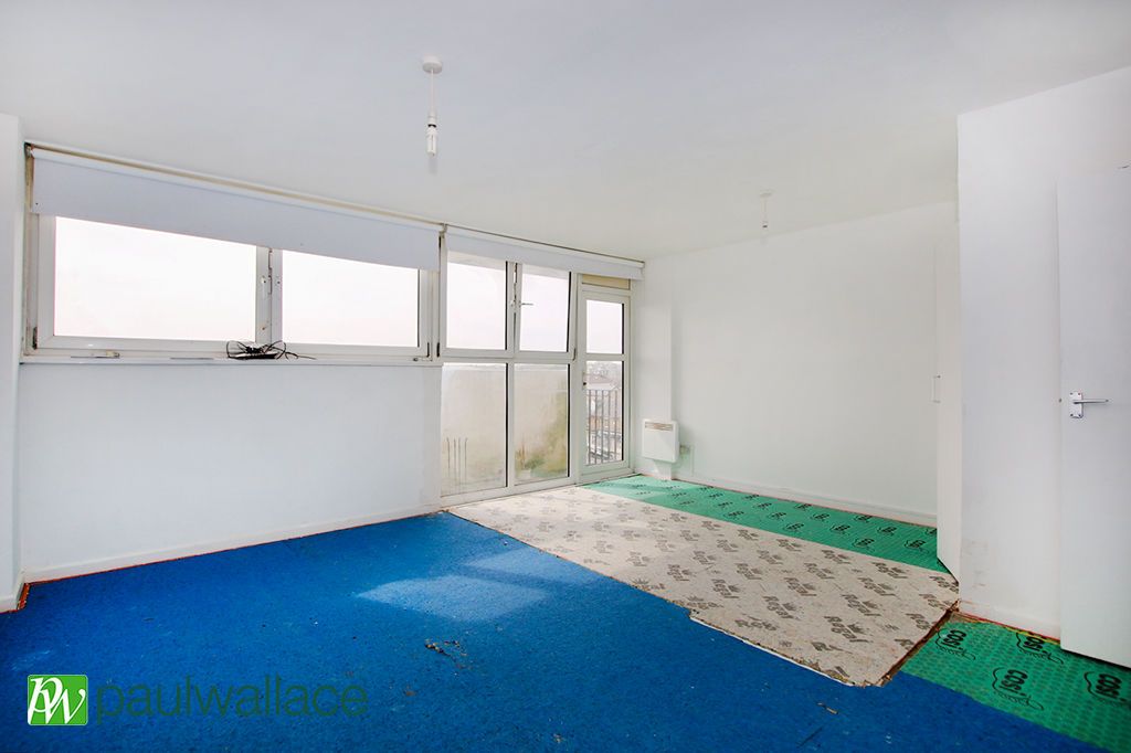 Property photo 3 of 5 Lounge/ Bedroom