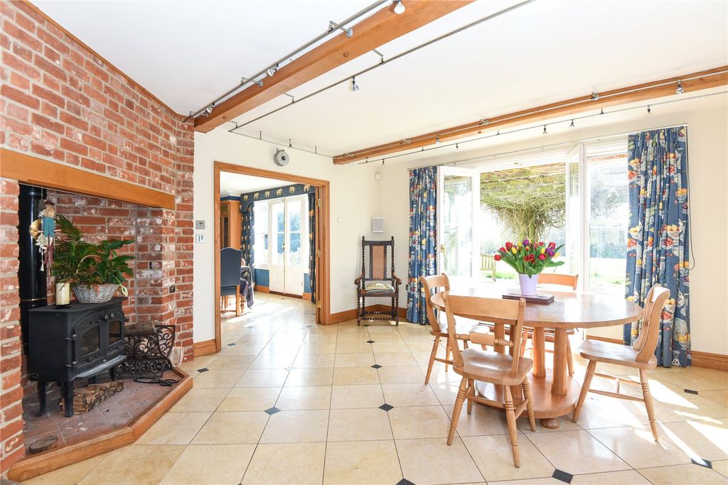 Property photo 3 of 16 Breakfast Room