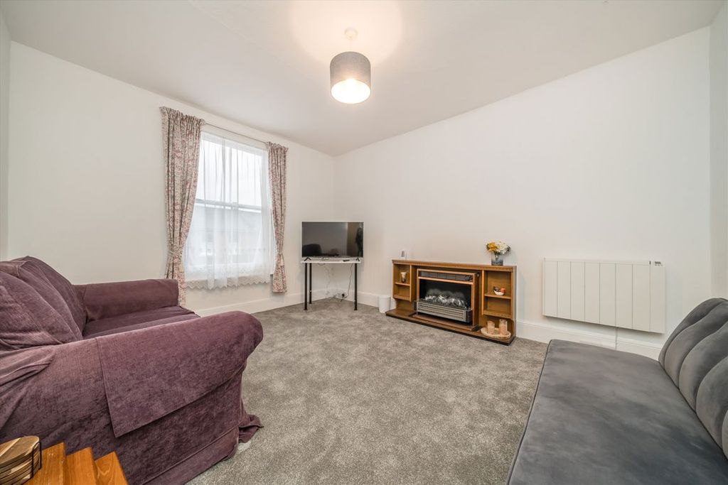 Property photo 3 of 4