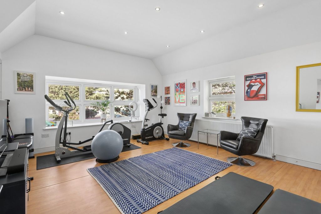 Property photo 3 of 19 Gym/Office