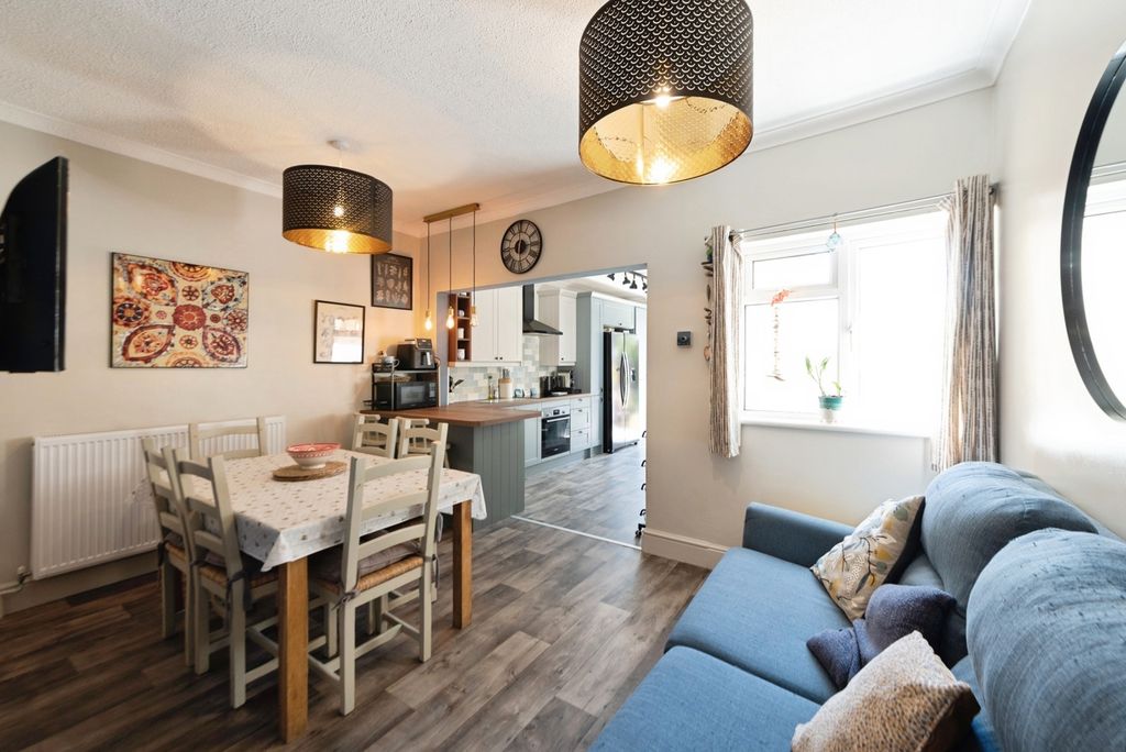 Property photo 2 of 18 Pbox-Img.Jpg