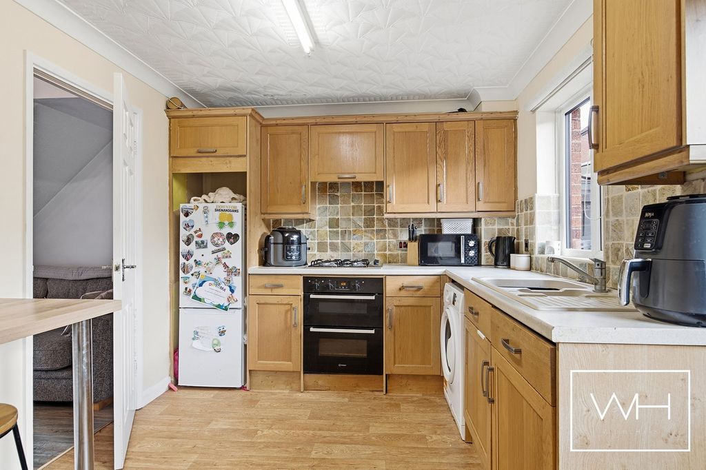 Property photo 3 of 20 1 Fernlea Close, Cusworth 07