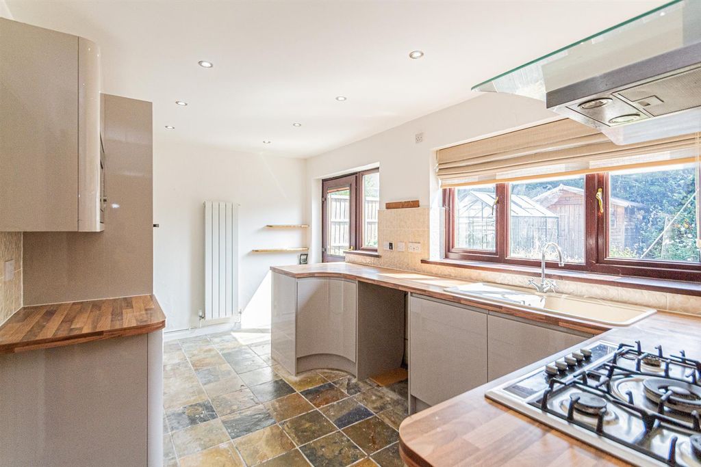Property photo 2 of 14 Kitchen