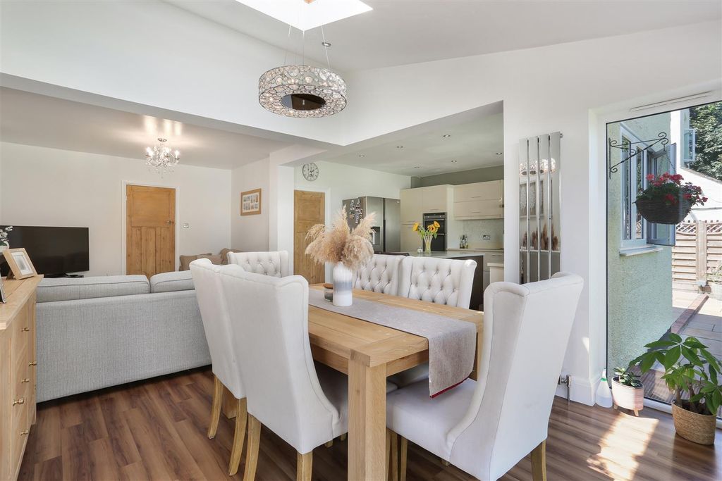 Property photo 3 of 40 630631790 - 195 Woodcote Road, Sm6 31.Jpg
