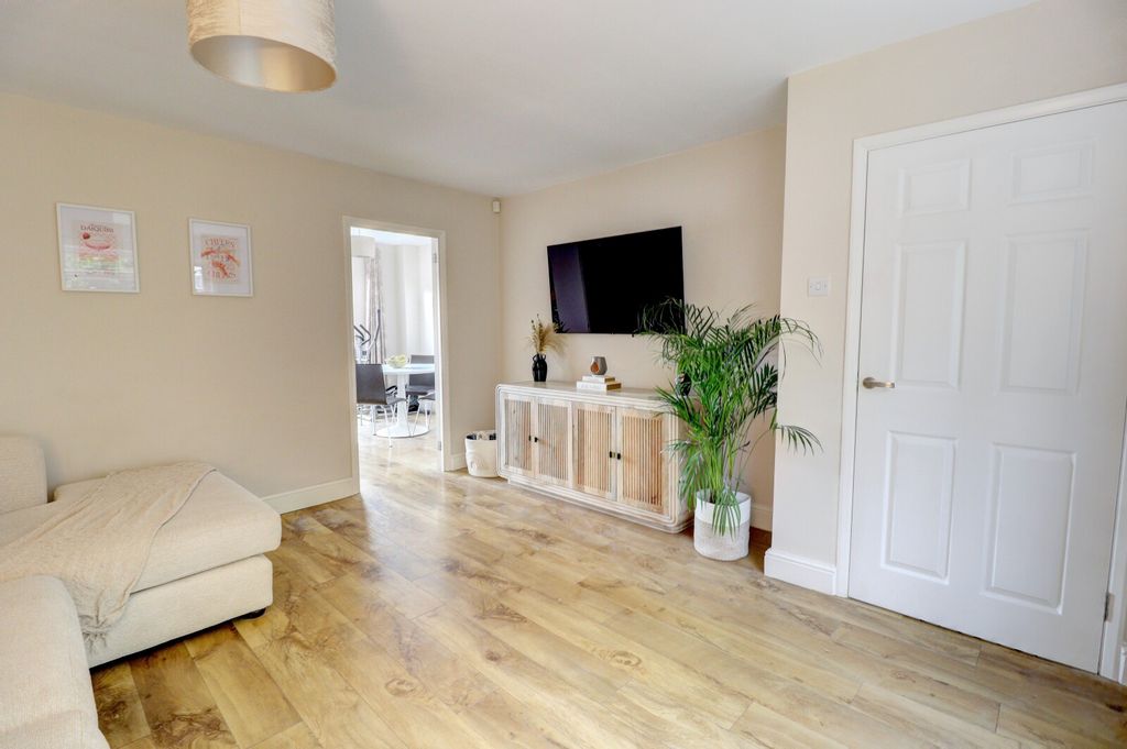 Property photo 3 of 15 Picture No. 04
