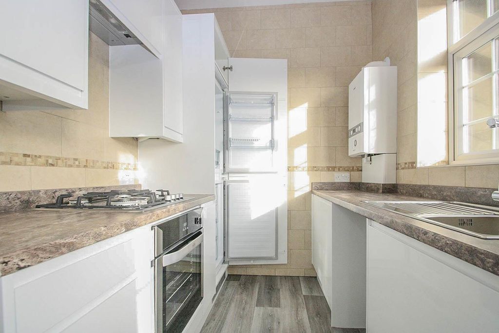 Property photo 3 of 14 Kitchen