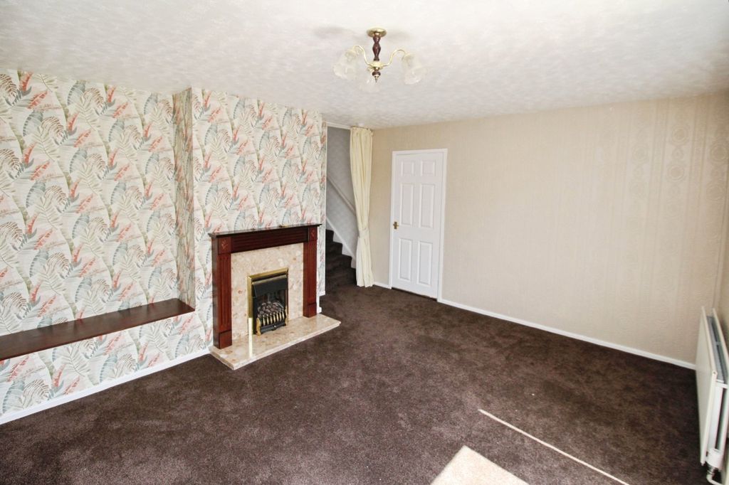 Property photo 3 of 18 Lounge